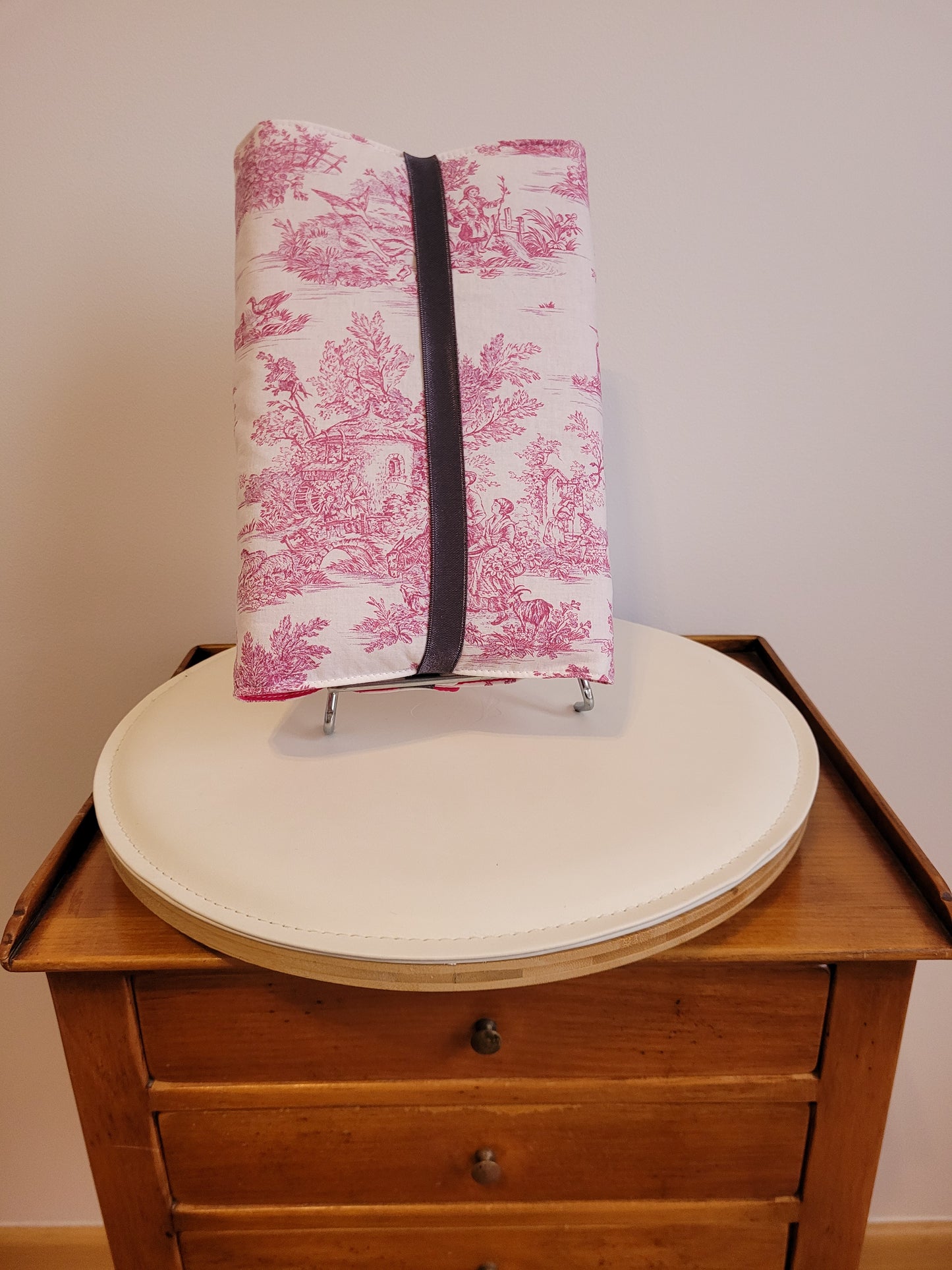 Couvre livre en tissu (livre broché) - Toile de Jouy rose/fuchsia/argent