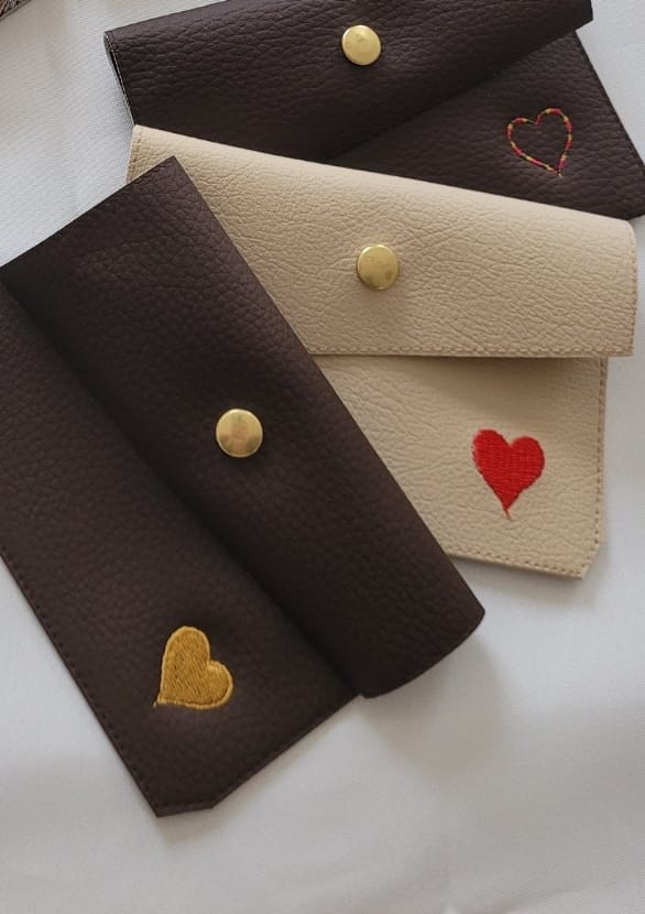 Porte monnaie simili cuir avec broderie