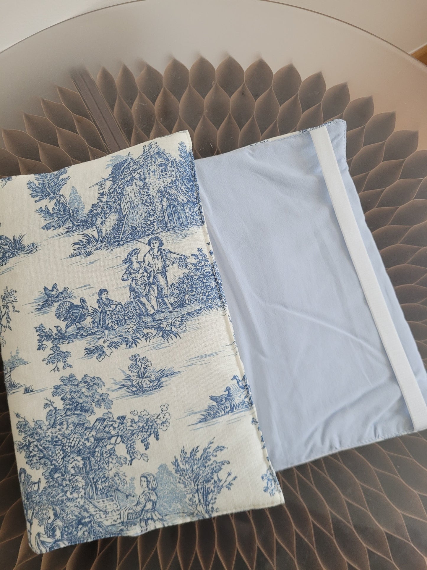 Couvre livre en tissu (livre broché) - Tissu toile de Jouy bleu