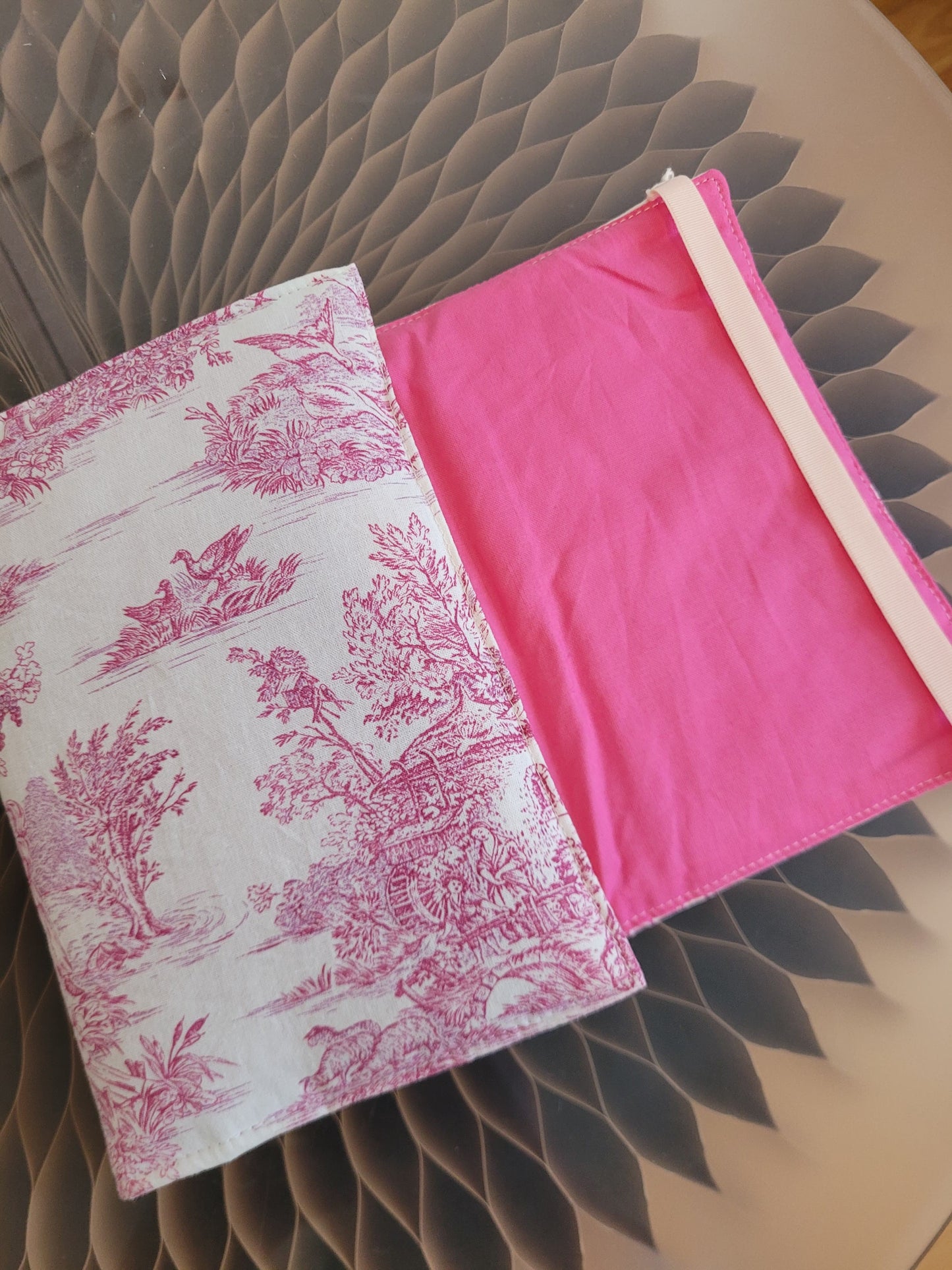 Couvre livre en tissu (livre poche) - Toile de Jouy rose/ rose