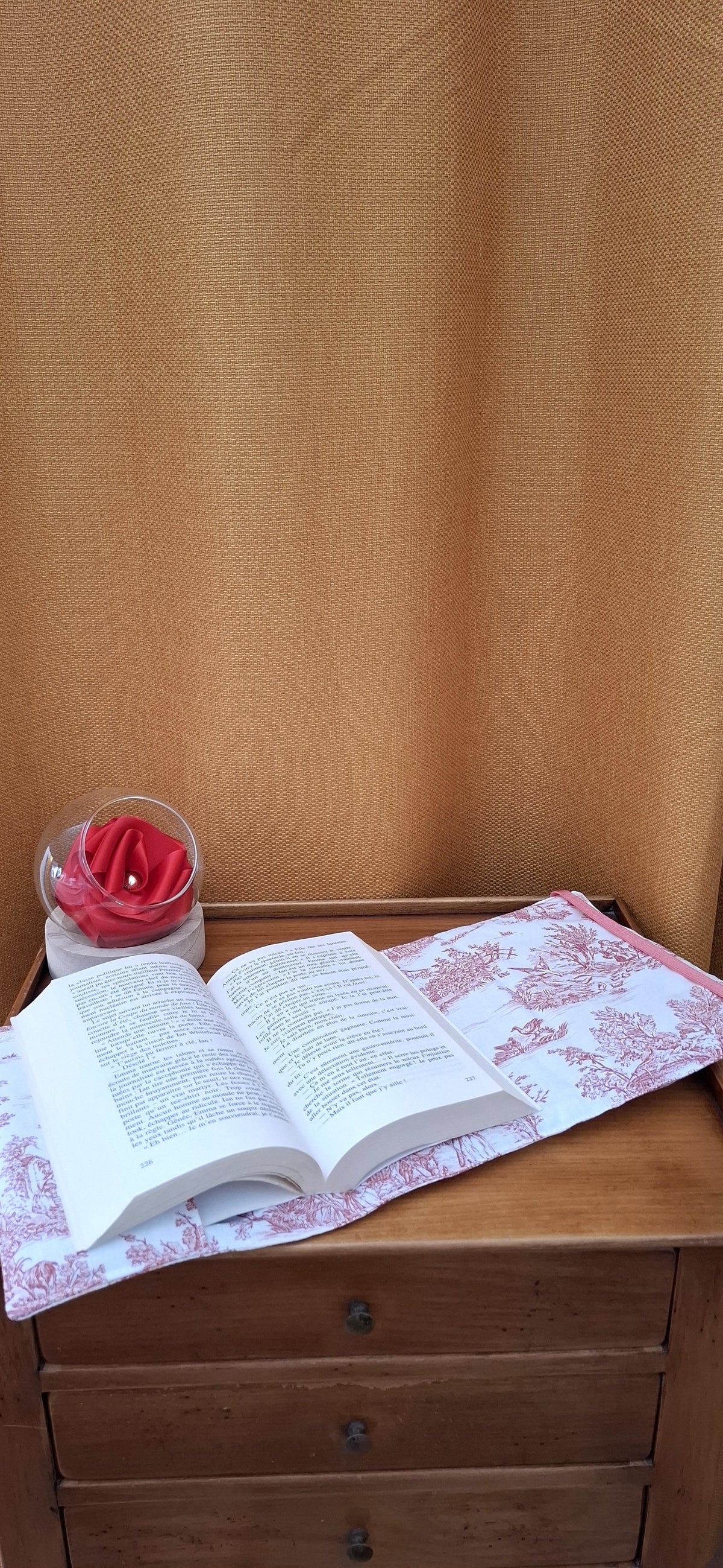Protège livre en tissu POCHE | Tissu toile de Jouy Rouge