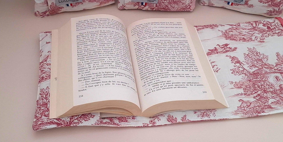 Protège livre en tissu POCHE | Tissu toile de Jouy Rouge
