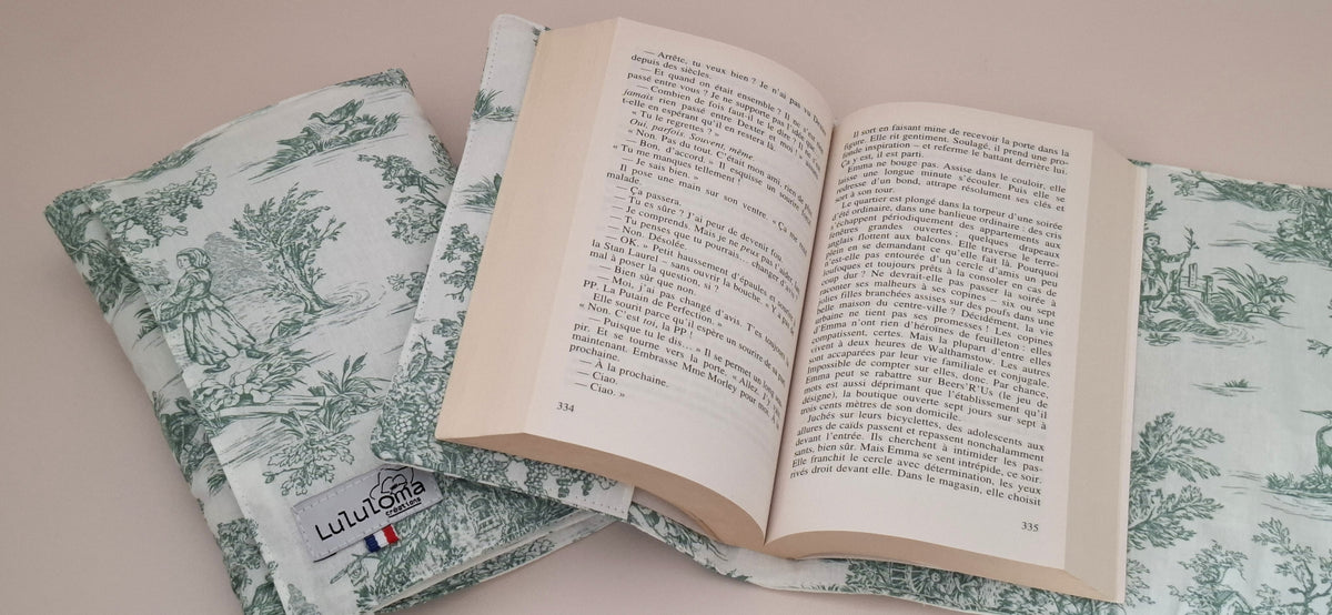 Protège livre en tissu POCHE | Tissu toile de Jouy Vert