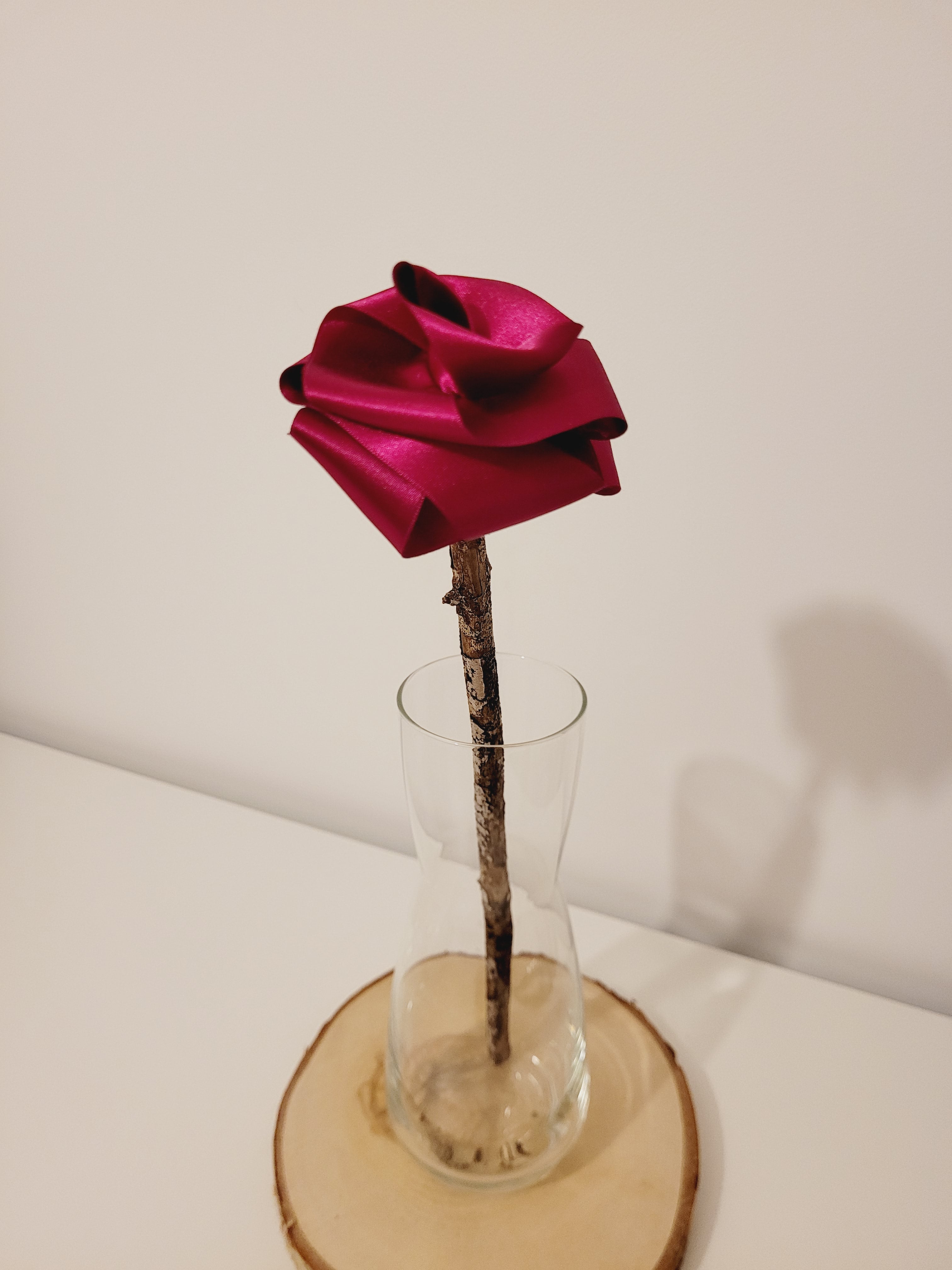 Fleurs tissu - rose satin aubergine- fleurs artificielle - fleurs roses éternelle