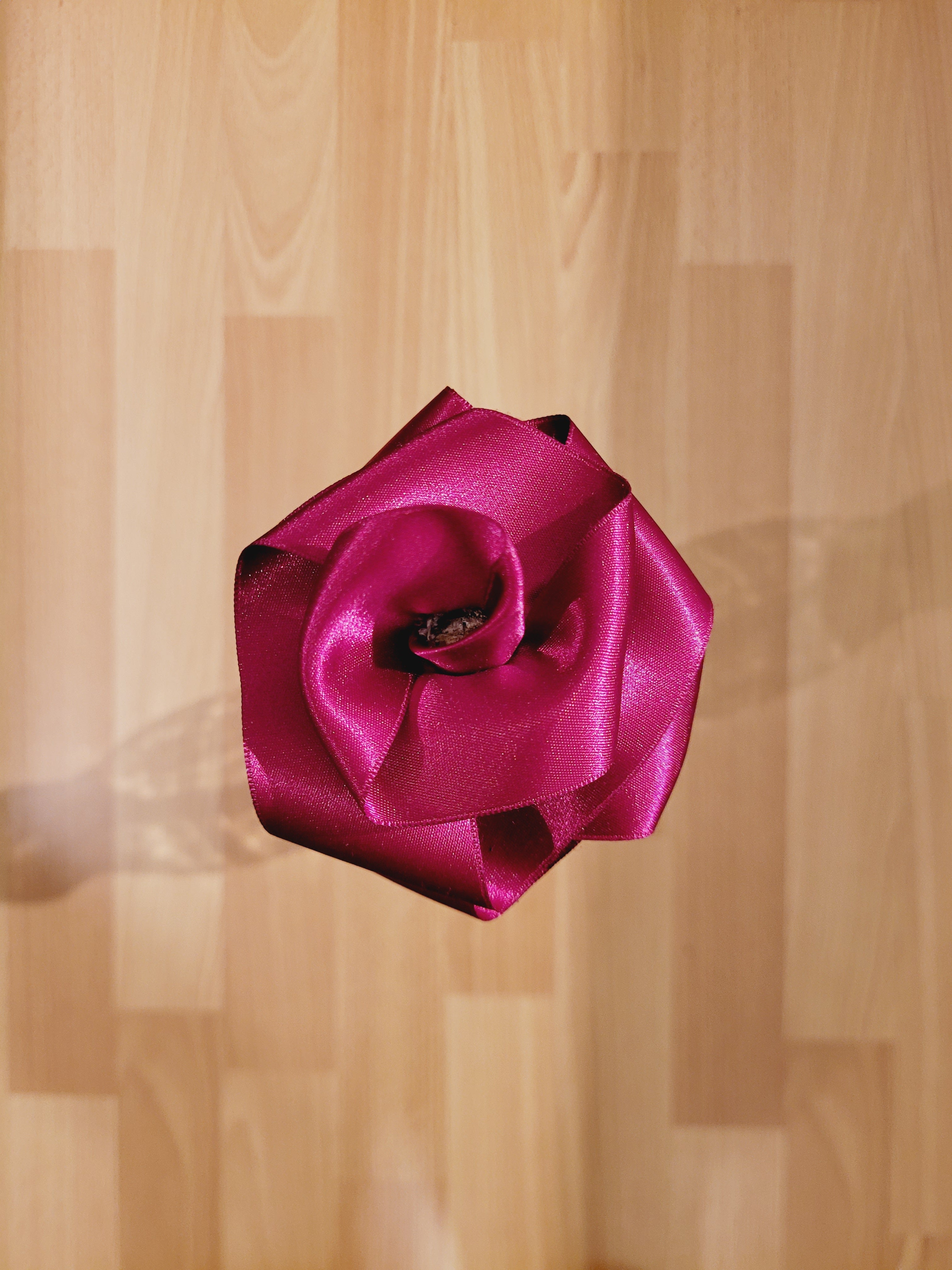 Fleurs tissu - rose satin aubergine - fleurs artificielle - fleurs roses éternelle