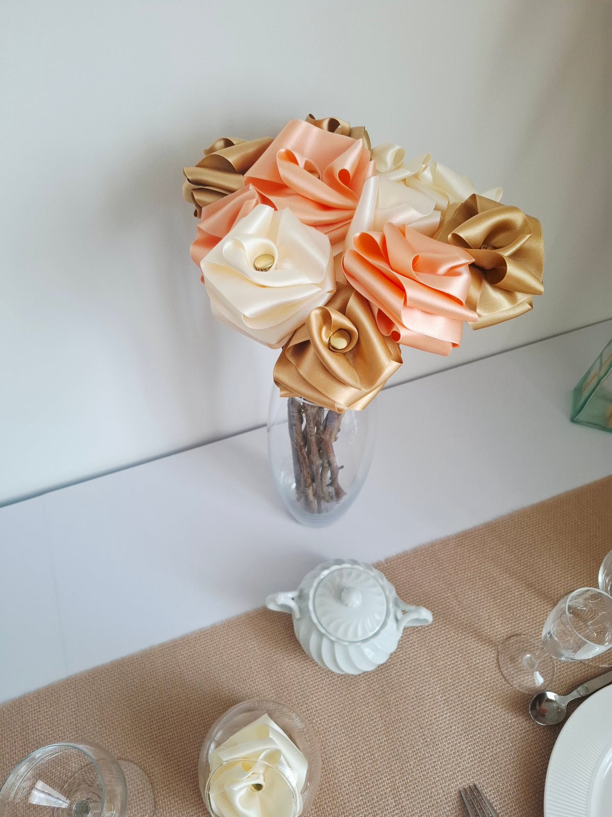 bouquet_fleur rose tissu satin tige_bois mariage bapteme communion décoration table