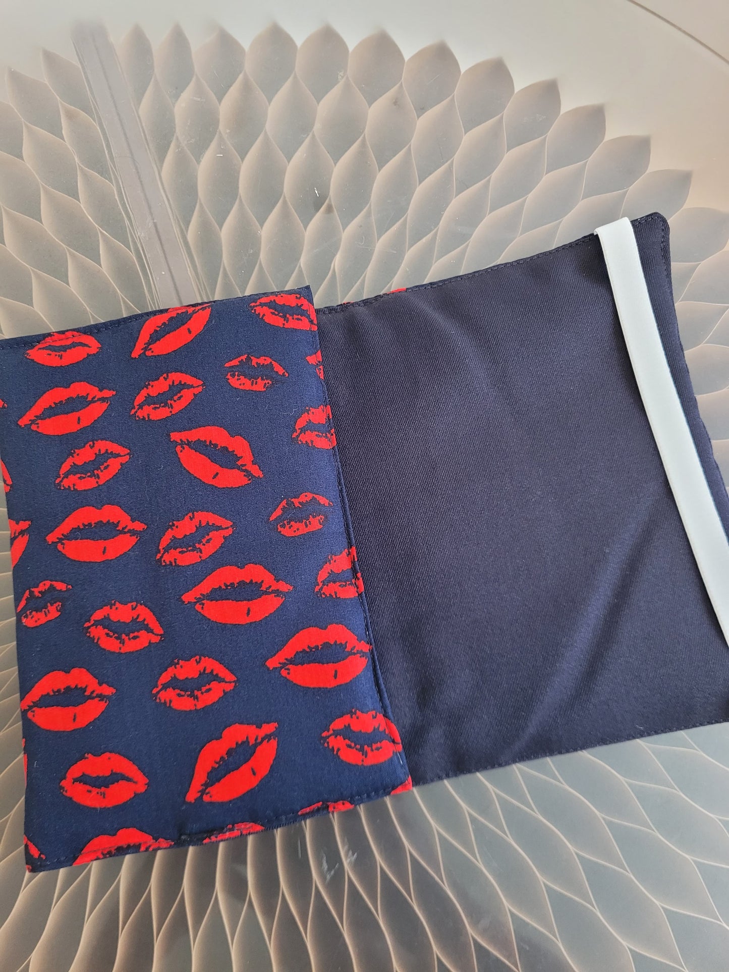 Couvre livre en tissu (livre poche) - Tissu bisous