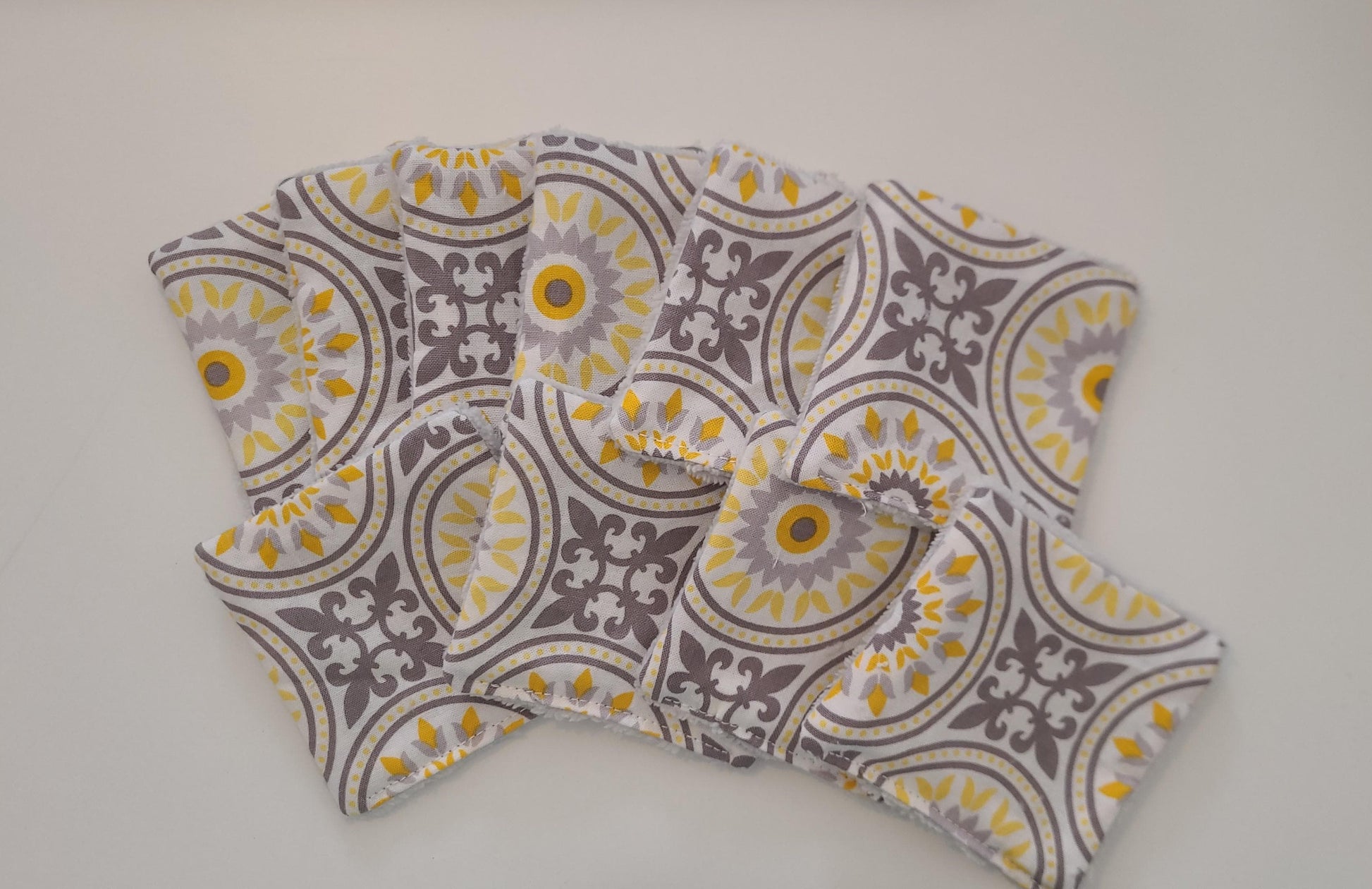 Lingette démaquillante réutilisable - Carrelage jaune blanc - Lululoma Créations