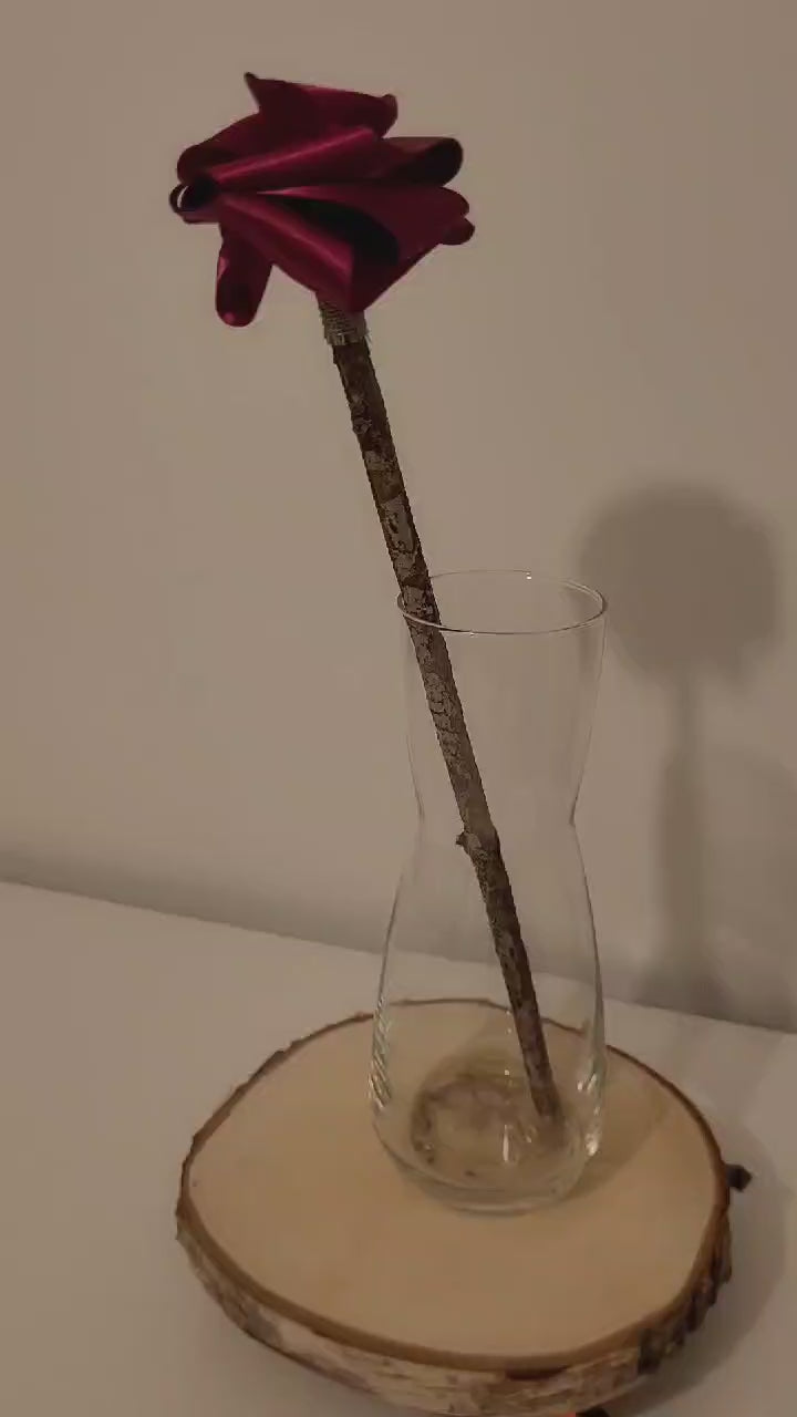 Fleurs tissu - rose satin aubergine - fleurs artificielle - fleurs roses éternelle